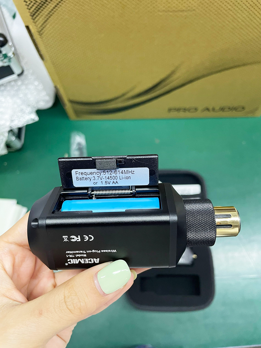 RT-1Dual Plug-On Wireless Audio Transmitters and Receivers for PA Speakers