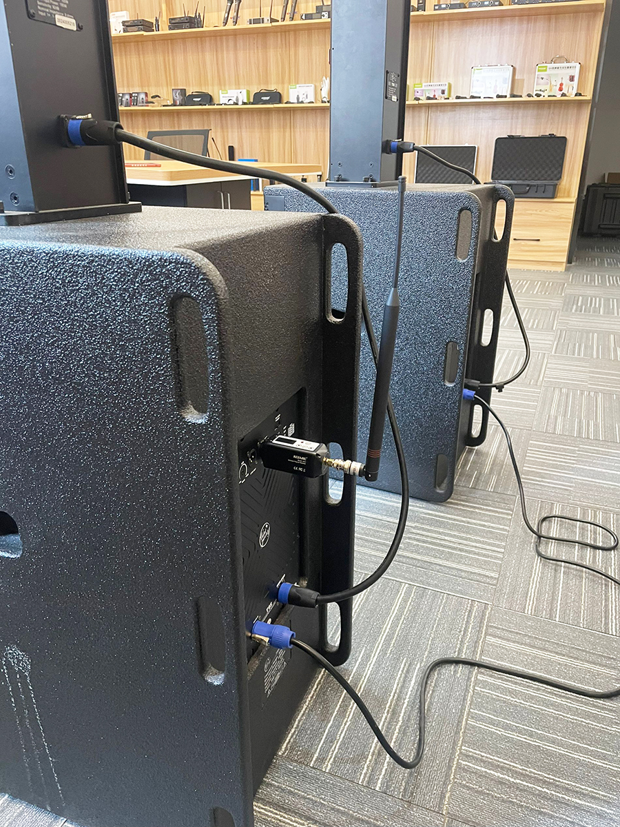 RT-1 Plug-On UHF XLR Wireless Microphone Adapter