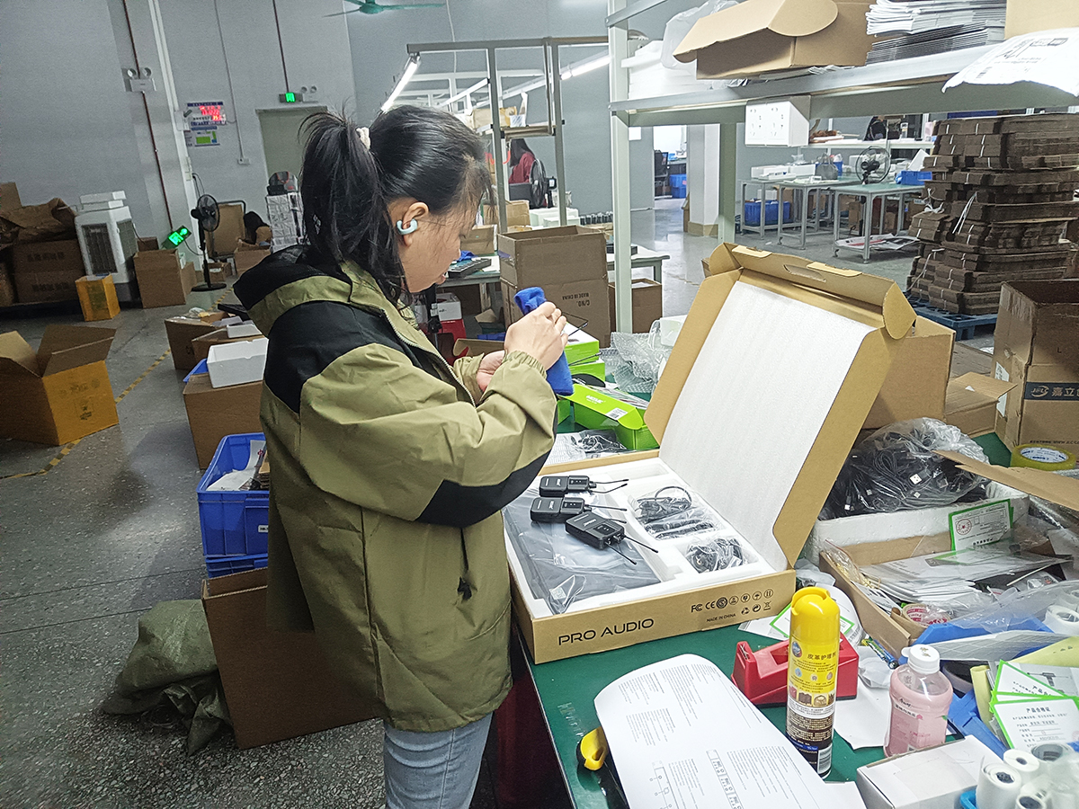 EM-D04 Four Channel Wireless In-Ear Monitor System