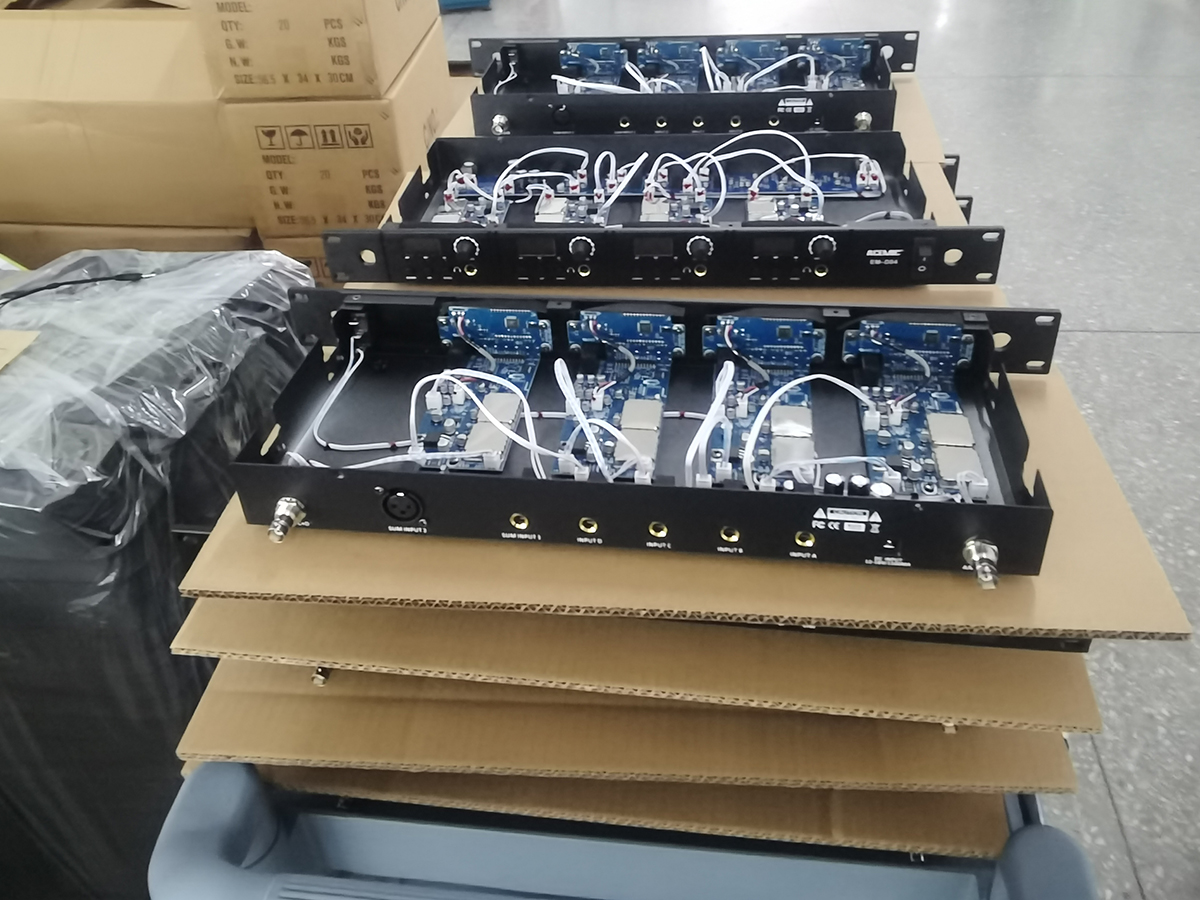 EM-D04 Four Channel Wireless In-Ear Monitor System