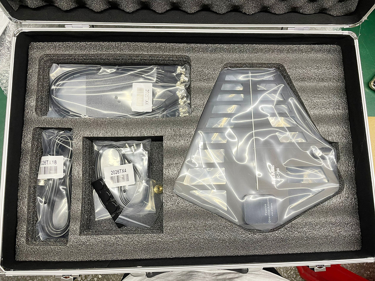 AC-700 Active Antenna Combiner for Wireless IEM System