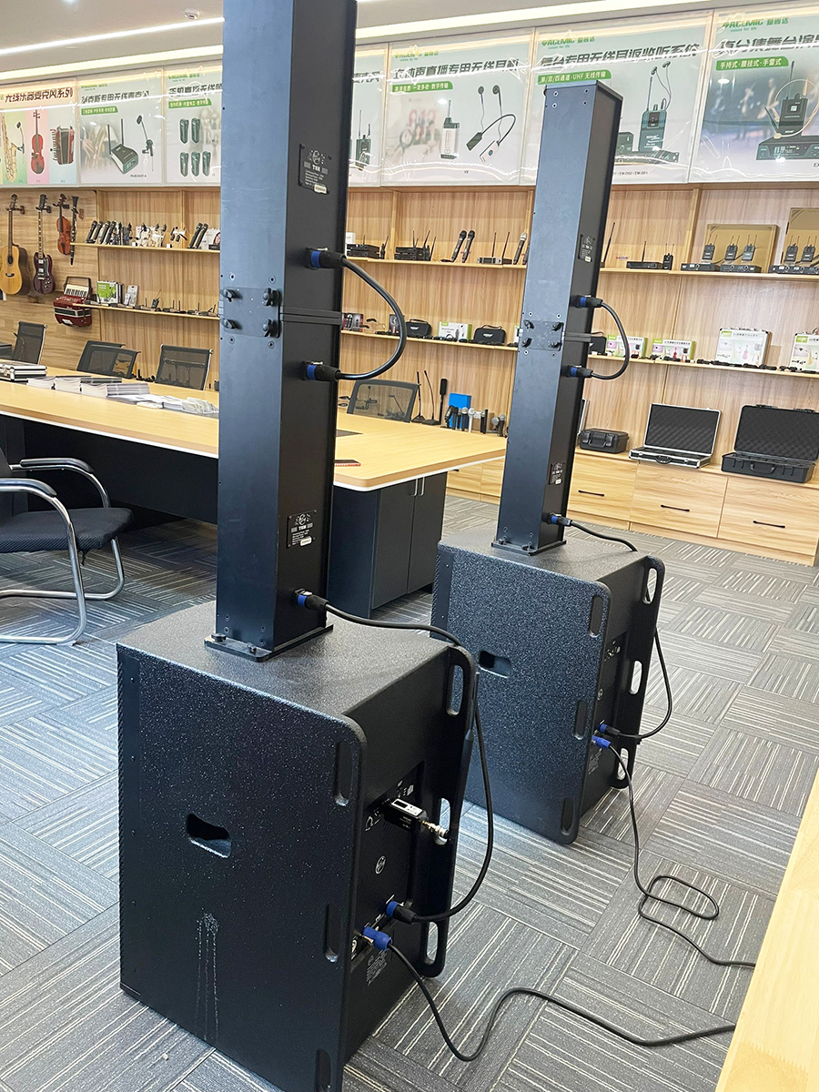 RT-1 Plug-On UHF XLR Wireless Microphone Adapter