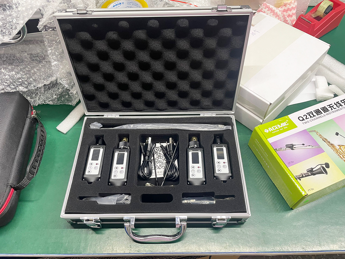 RT-1Dual Plug-On Wireless Audio Transmitters and Receivers for PA Speakers
