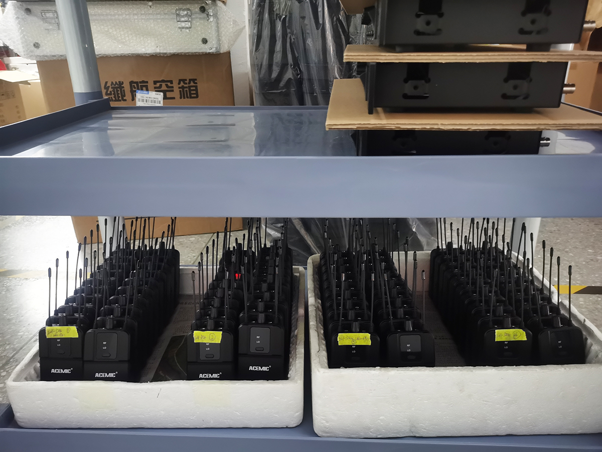 EM-D04 Four Channel Wireless In-Ear Monitor System