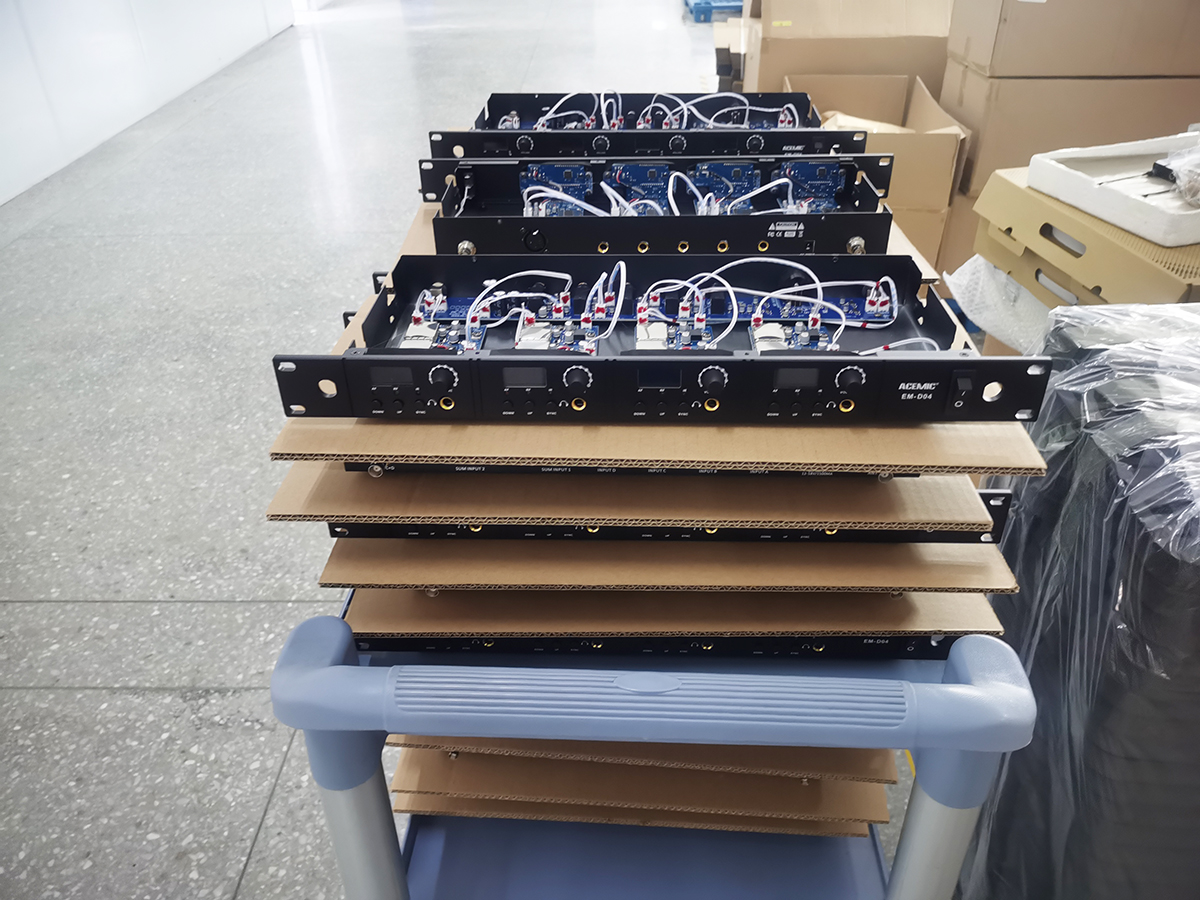 EM-D04 Four Channel Wireless In-Ear Monitor System