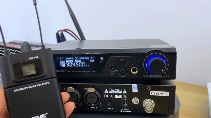 Wireless In-Ear Monitor for Singer EM-100