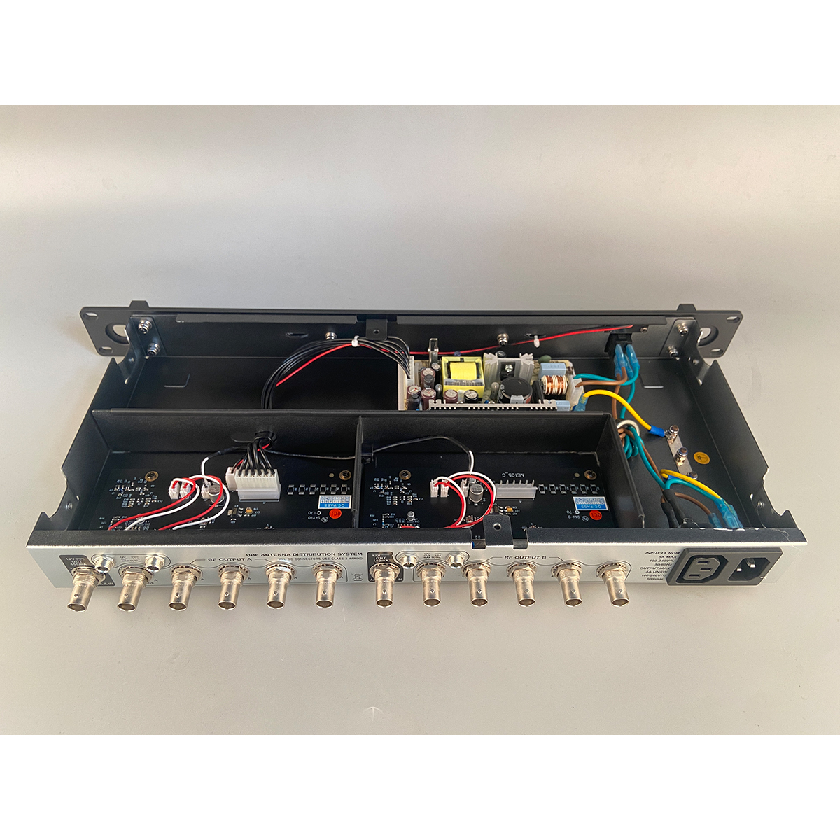 Antenna Distribution System for Wireless Microphone AD-900