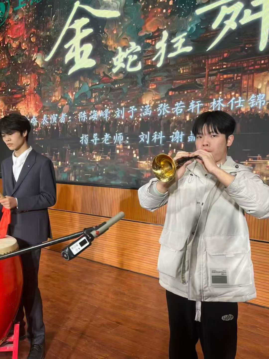 RT-1 Plug-On UHF XLR Wireless Microphone Adapter