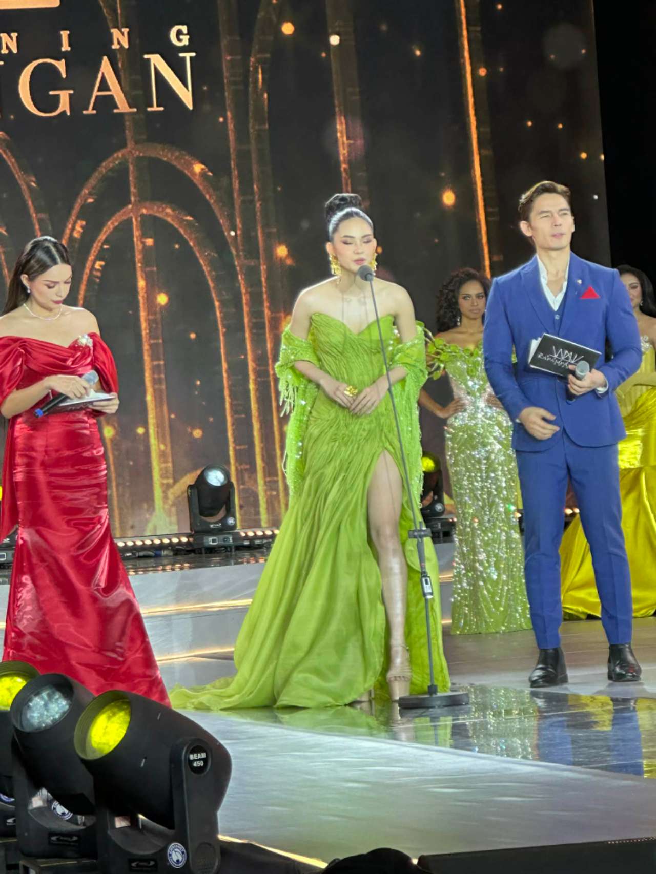 RT-1 Plug-On UHF XLR Wireless Microphone Adapter