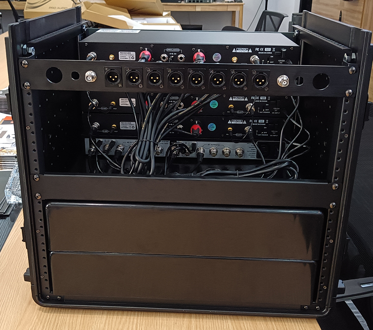 G4 Wireless Microphone System Package 8 Channel