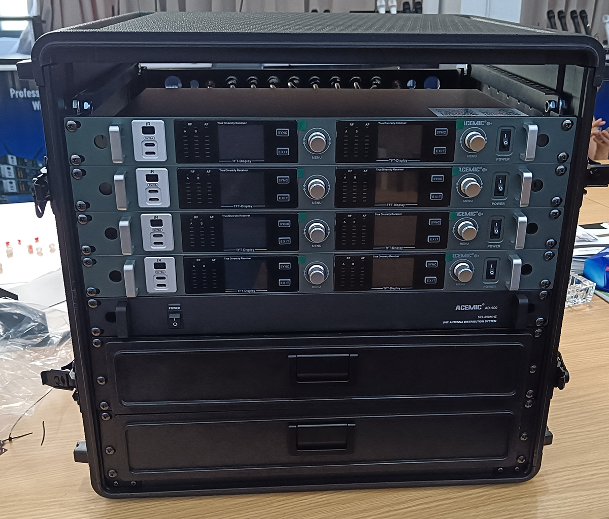 G4 Wireless Microphone System Package 8 Channel